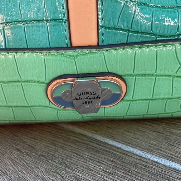 Guess shoulder bag - Picture 2 of 9